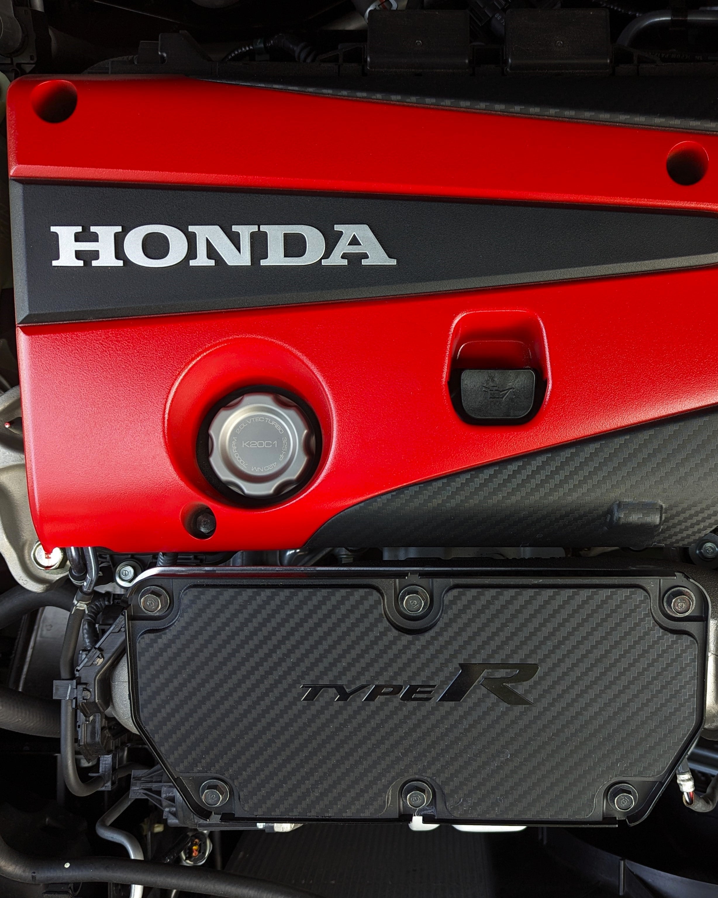 ALPLUS FL5 Titanium Oil Filler Cap Close Up in Engine Bay